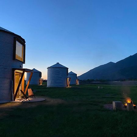 Clark Farm Silos - 5 Silo Mountain View Retreat カリスペル エクステリア 写真